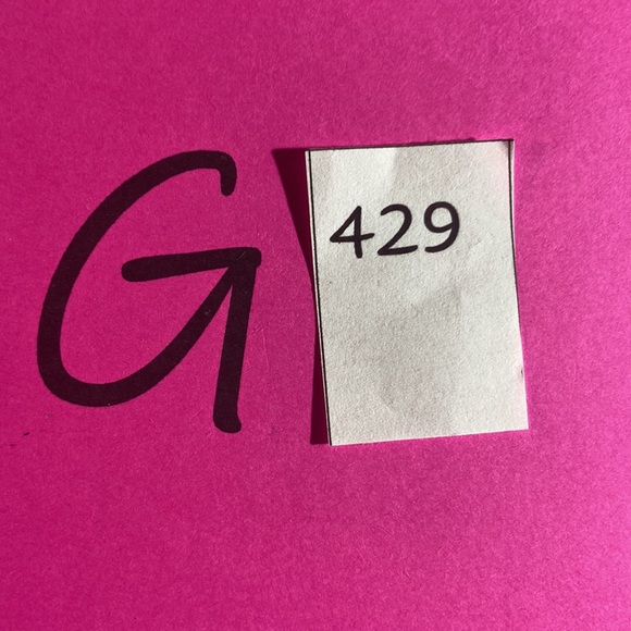 Old Navy Chino Perfect Capri. Size 8. - Picture 9 of 9